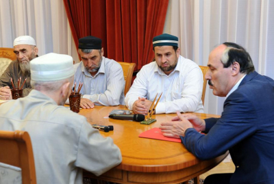 Рамазан Абдулатипов встретился с представителями мусульманской уммы суфийского и салафитского направлений